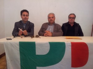 Al centro, Francesco Severino, segretario circolo Pd Soverato