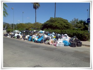FOTO NEWS | 12/05/2013 – Emergenza rifiuti a Soverato
