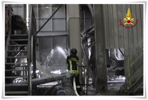 Un incendio coinvolge impianto di produzione del cemento