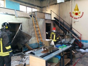 Settingiano – Esplosione in un capannone industriale, due feriti
