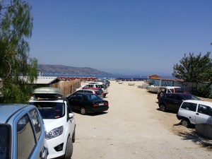 FOTO NEWS | Soverato – Parcheggio in spiaggia, la vergogna continua …