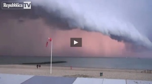 VIDEO | Belgio – Apocalisse in spiaggia, la tempesta è spaventosa
