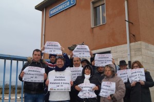 Soppressione treni e fermate sulla fascia Jonica, la protesta dei pendolari